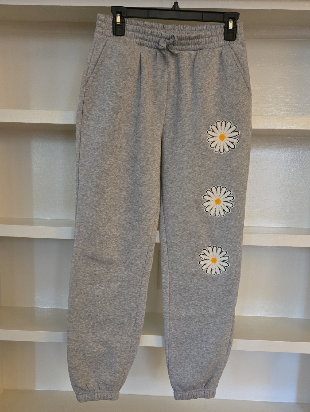 Girls' Gray Daisy Joggers with Flower Embroidery